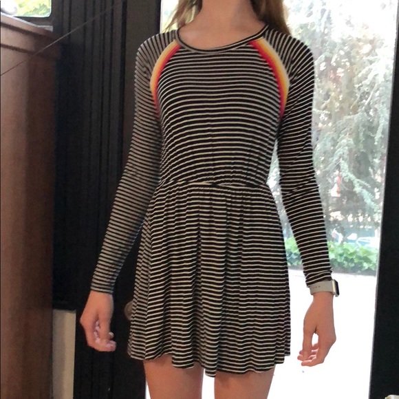 Long sleeved dress - Picture 1 of 2